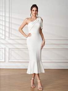 白色奢华晚礼服，珠饰肩部，性感露背鱼尾紧身礼服，高端，适合婚礼、婚礼宾客、伴娘等场合。 - 白色 - 查看 1