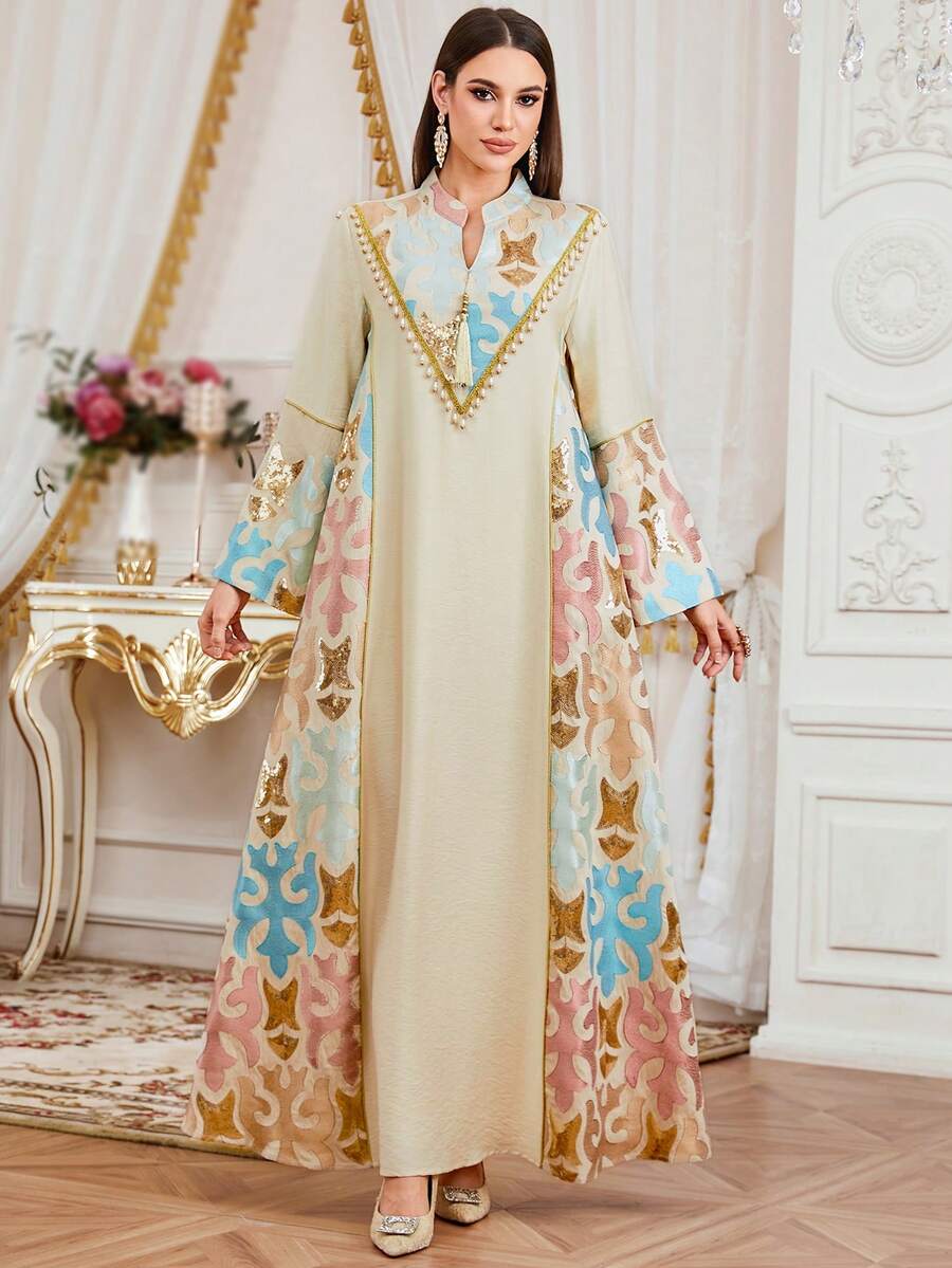 女士开斋节新款刺绣拼接金色流苏系带V领长袖长袍,配吊坠,时尚阿巴雅长袍,适合婚礼、开斋节、宰牲节等春季穿着。 - 杏色 - 查看 1