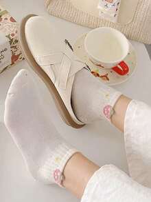 5双装女士彩色短袜，饰有花卉和蝴蝶结刺绣，条纹设计，吸湿排汗，舒适贴合脚踝，适合春夏穿着。