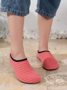 男女童沙滩水鞋赤脚卡通瑜伽袜速干游泳冲浪鞋，新款训练软底防滑幼儿夏季沙滩涉水鞋 - 玫紅色 - 查看 2