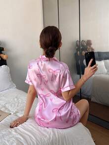 Dreamivo Conjunto de pijama para mujer con estampado de corazones rosas para el Día de San Valentín - Top de manga corta con cuello de botones y pantalones, ropa de dormir suave, lavable a máquina, se puede usar como ropa exterior - Rosa Fucsia - Ver 2