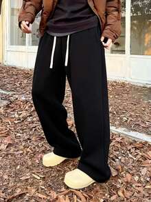 男士宽松休闲运动裤，纯色阔腿设计，抽绳腰带，大口袋，适合日常步行、工作、旅行等各种场合。采用涤纶面料，轻盈舒适，版型宽松。 - 黑色 - 查看 7