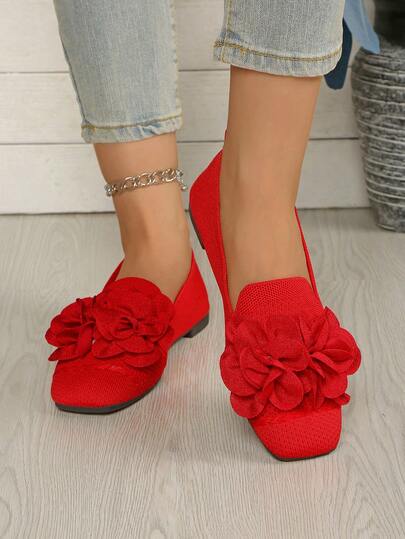女士红色休闲套脚鞋，饰有花朵图案，时尚度假风方头鞋