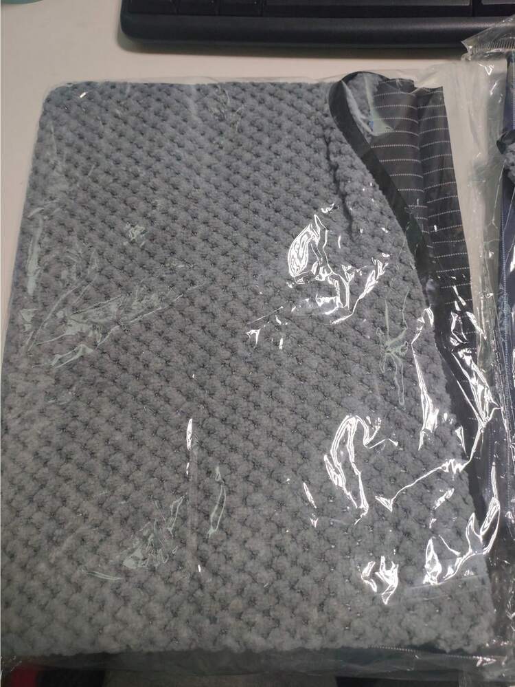 1件装可拆卸手巾围裙 - 防水防油厨房围裙，适合家庭和工作场所使用。加厚面料设计，防止污渍和溢出物，可拆卸吸水手巾方便擦干，颈部和腰部绑带可调节，经久耐用且易于清洁，是烹饪、烘焙、清洁和家务的理想之选，保护衣物并保持双手干爽。 - 彩色 - 查看 5