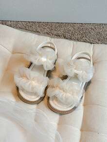 1双粉色薄纱蝴蝶结儿童平底凉鞋，防滑耐穿，低帮系带设计，梦幻公主风，适合幼儿园周末郊游。 - 白色 - 查看 4