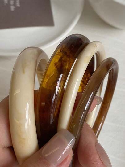 LADYCOCO 4 pezzi Set di braccialetti a fascia in resina acrilica color ambra vintage per donne, (il colore e la texture dell'immagine e dell'articolo reale potrebbero avere lievi differenze)