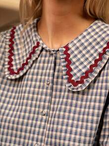 Camisa de primavera con botones, dobladillo plisado y ribete de contraste con estampado a cuadros - Caqui - Ver 2