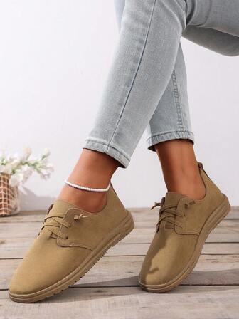 Enfärgade unisex slip-on platta skor för vardagsbruk, mångsidiga kontors-/gångskor för kvinnor, vår/höst