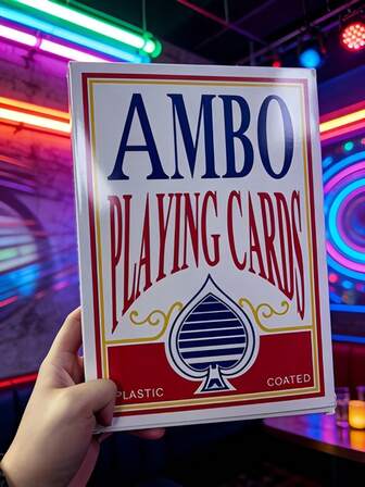 En överdimensionerad spelkortslek i A4-format med 9 pokerkort, lämplig för barer, fester, sammankomster och spel.