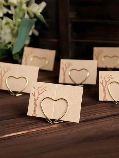 20/10Pcs Love-Themed Wedding Seat Card Holder, With A Refined Metallic Design That Can Be Reused. Made Of Metal, This Heart-Shaped Metal Seat Card Holder Features A Simple Retro Style, A Golden Heart-Shaped Double-Ring Structure, And A Hollow Line Design For Securely Holding Seat Card Messages.