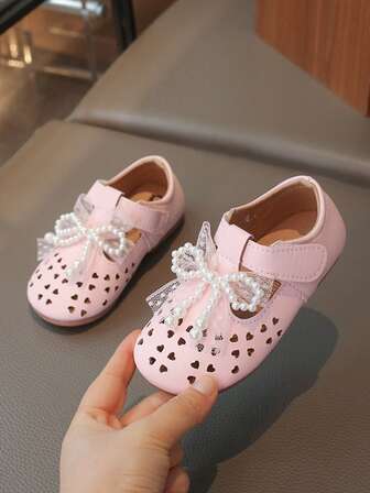 Senaste populära hjärtformade ihåliga läderskor för flickor, pärlrosett, andningsbara, platta skor med enkelsula, mjuka, halkfria prinsessskor, lämpliga för dagligt bruk under alla årstider, fester, skolor, camping och andra tillfällen