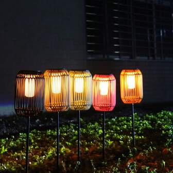 1 st solcellslykta i rotting, rustik golvlykta, juldekoration för utomhusbruk, lämplig som julklapp till familj och vänner, perfekt val för julsouvenirer, ger en naturlig och varm atmosfär till inomhus- och utomhusutrymmen. Mångsidig för heminredning, festbelysning, camping, trädgård, uteplats, gångväg (denna produkt är soldriven och dess effektivitet påverkas av solljusets intensitet, väderförhållanden, årstid och geografisk plats)