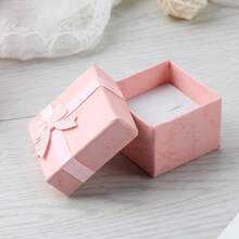 1 organisateur de bijoux avec couvercle transparent pour femmes - organisateur de bagues, boucles d'oreilles et bracelets avec couvercle transparent et support de table rembourré. Un coffret à bijoux en velours de luxe pour ranger élégamment les bagues et les boucles d'oreilles, décoration de la pièce - Multicolore - Voir 12