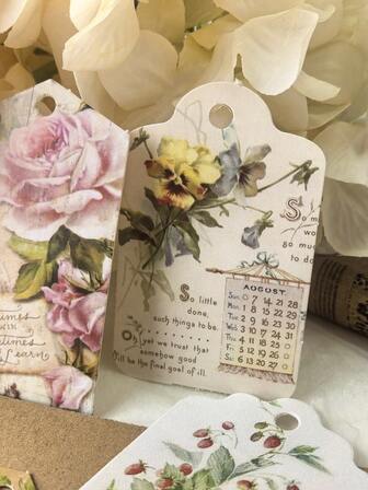 1 caja de 50 piezas de etiquetas decorativas, tarjetas gruesas con diseños vintage de plantas, flores y mariposas en inglés para manualidades y scrapbooking