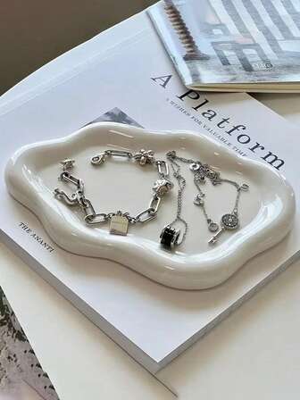 云朵造型现代首饰托盘 - 优雅项链、手链、耳环展示架 - 耐用塑料梳妆台收纳盒 - 男女皆宜的完美礼物，生日、婚礼、情人节的理想之选 - 用途广泛，可用于节日展示、摄影、梳妆台、桌面、派对装饰 - 单层奢华首饰、口红、香水展示托盘