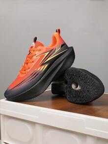 Jifffly أحذية جري خفيفة الوزن مريحة للتنفس وماصة للصدمات مع قدرة ارتداد للمراهقين، أحذية رياضية كاجوال متعددة الاستخدامات ذات نعل من ألياف الكربون مانعة للانزلاق - الأسود والبرتقالي - مشاهدة 3