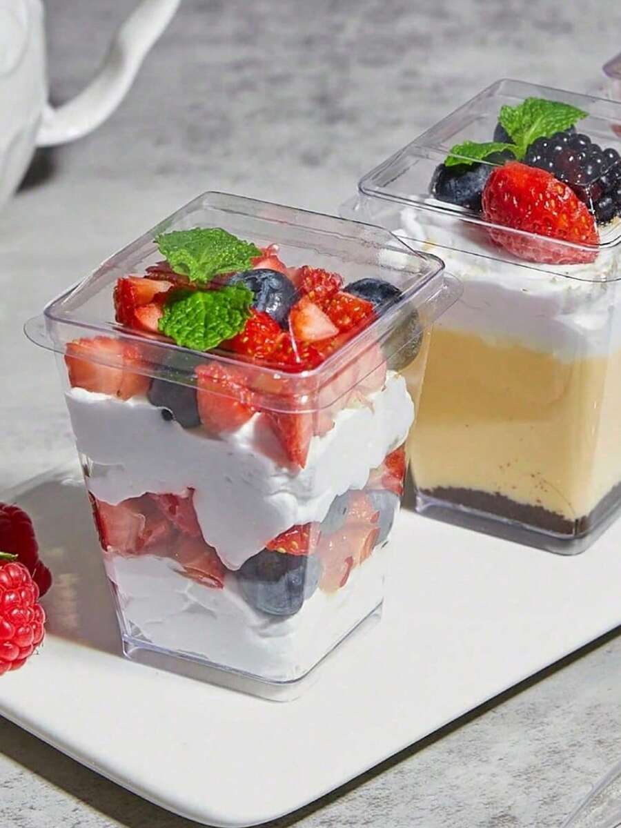 方形透明冰淇淋慕斯杯带盖，塑料甜点杯，布丁杯，适用于咖啡馆、小吃店、自助餐、家庭、厨房、烘焙派对，可盛放布丁、芝士蛋糕、慕斯、果冻等。 - 彩色 - 查看 1