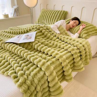 1pc Super Soft Large Striped Plush Blanket, Wide Striped Faux Fur Fleece Blanket, Pink Bedroom Decor Blanket, Milk Plush Halloween & Christmas Flannel Throw Blanket, Cozy Nap Blanket For Office, Camping, Sofa - Multipurpose Polyester Bedspread, Perfect Christmas Gift