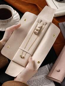 1 pieza Bolsa de almacenamiento de joyas portátil y súper suave con botón a presión, conveniente para viajar, puede almacenar collares y pulseras, proteger colgantes, accesorios de exhibición y empaque de joyas, bolsa de joyas para mujer, organizador de collares, artículo esencial para viajes y regreso a la escuela, decoración de habitación - Multicolor - Ver 2