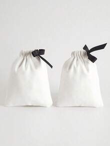 1/3/6/9/12个装白色天鹅绒束口袋，配黑色丝带——非常适合派对、珠宝礼品、圣诞节、情人节和沙特阿拉伯国庆日庆祝活动！柔软的天鹅绒材质搭配优雅的黑色丝带，为您的节日礼物和派对小礼品增添一抹魅力。 - 黑白 - 查看 3