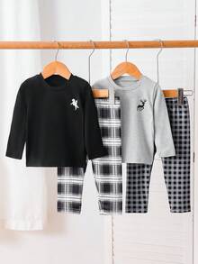 Bộ đồ ngủ bốn mảnh thời trang thường ngày cho bé trai, cổ tròn, với họa tiết in hình ngựa và hươu cao cổ, áo dài tay cổ tròn màu đen xám kết hợp với quần kẻ caro. Chất liệu thoải mái, dễ phối đồ, kiểu dáng thường ngày thời trang, mềm mại và dễ chịu, thích hợp mặc ở nhà vào mùa xuân, hè, thu và đông. - Nhiều màu - Xem 3