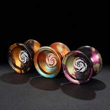 高级迷彩铝合金材质，适合进阶玩家、青少年及初学者户外运动，圣诞礼物套装包含手套、轴承和10根球拍线。