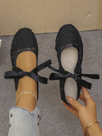 1 Pair Vintage Women's Shoes, Lace Bow Tie Lace-Up Embroidered Hollow Vamp, Rhinestone Flower Decor, Breathable Comfortable Soft Sole Slip-On Shoes, Suitable For Party, Date, Ball, Daily Casual, Beach, Indoor, Street, Campus