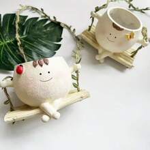 Vaso decorativo suspenso em resina, com design criativo de carinha sorridente e padrão geométrico. Ideal para suculentas, decoração de jardim e pátio. Vaso redondo em resina com formato floral. Não necessita de energia elétrica. - Multicolorido - Ver 4