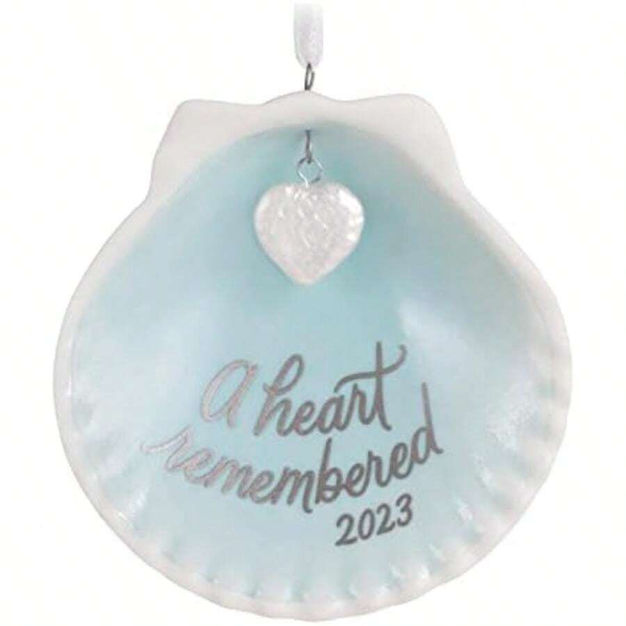Hallmark Keepsake Adorno de Navidad 2023, corazón recordado, Regalo conmemorativo de Concha de almeja(Multicolor) - Multicolor - Ver 1