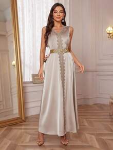 两件套女士V领无袖蕾丝优雅开衩连衣裙，配可拆卸腰带和阿拉伯风格长袖外套