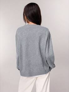 FOR BEAUTY 纯色简约圆领长袖针织衫，宽松通勤款套头衫 - 淺灰色 - 查看 2