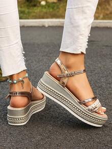 Sandal Wedges Wanita Modis Musim Panas, Gaya Bohemian dengan Desain Ujung Terbuka Berhiaskan Rivet dan Tali Pergelangan Kaki, Sepatu Datar Kasual Elegan yang Bernapas dan Nyaman - Sampanye - View 5