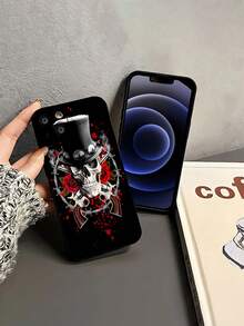 Estuche para teléfono con patrón de calaveras, pistolas y rosas Compatible con estuches para teléfonos   17  16 Pro Max  15 Pro Max  13 y  12 Hecho de material TPU a prueba de caídas, resistente al desgaste y cómodo de sostener Un gran regalo para familiares, amigos, seres queridos, novios / novias y para Navidad y Año Nuevo - Negro - Ver 4