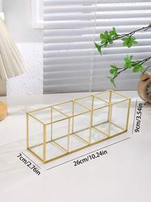 这款奢华六边形戒指盒，优雅别致，是收纳珠宝的理想之选。精美的金色珠宝展示盒，配有玻璃顶盖，是圣诞节、感恩节、新年和情人节的完美礼物。它非常适合整理戒指、项链和手镯，是时尚爱好者的家居装饰佳品，也是特殊场合的精致之选。这款时尚的收纳盒将为您的珠宝收藏增添光彩。