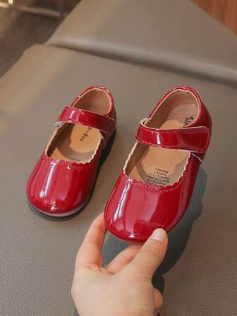 Senaste populära Mary Jane-skor i lackläder för flickor, moderiktiga skor med mjuk kardborreband, prestationsskor i prinsessstil, lämpliga för vardagsbruk, sammankomster, camping, nöjesparker och andra tillfällen