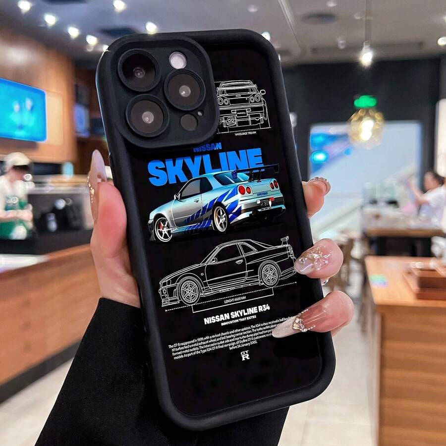 Funda para teléfono con el icónico diseño del Nissan Skyline R34, un deportivo. Esta elegante funda luce el legendario Nissan Skyline R34 con bocetos detallados y colores vibrantes. Compatible con 17, 16 Pro Max, 15 Pro Max, 13 y 12. Fabricada en TPU resistente, ofrece una excelente protección contra golpes y caídas. Un regalo perfecto para amantes de los coches, amigos, familiares, cumpleaños, Navidad u ocasiones especiales. Mantén tu teléfono protegido mientras celebras la historia del automóvil. - Negro - Ver 1