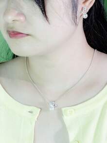 一套女士首饰套装，共3件，包括项链和耳环，仿珍珠蝴蝶造型，镶嵌仿钻，简约优雅可爱浪漫风格，适合派对、节日、庆典、日常佩戴，是完美的生日礼物。 - 白色 - 查看 2