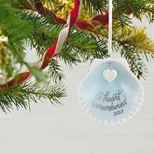 Hallmark Keepsake Adorno de Navidad 2023, corazón recordado, Regalo conmemorativo de Concha de almeja(Multicolor) - Multicolor - Ver 2