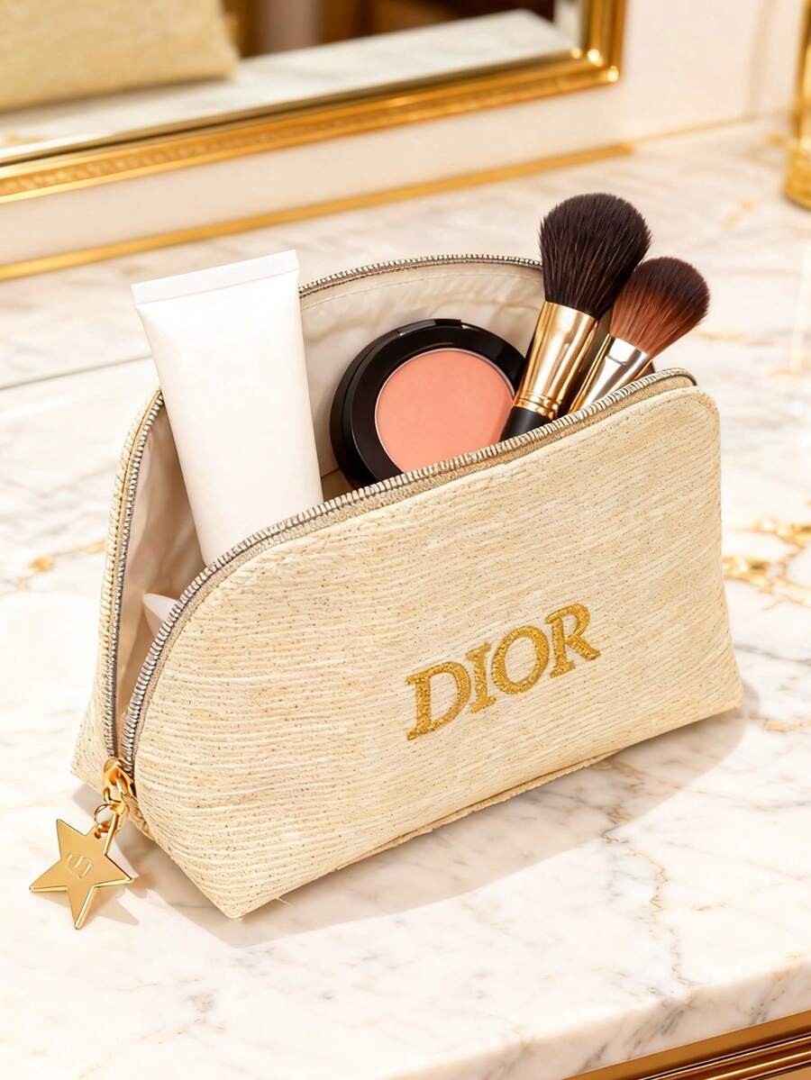 Dior 奢华金色材质化妆包礼盒套装，饰有金色箔印标志，采用高端面料，节日生日礼物，限量版女士化妆包