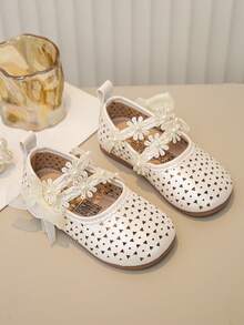 1 Pair Girls' Fashion Lace Bow Elegant Embroidered Floral Minimalist Floral Trim Handmade Faux Pearl Laser Perforated Faux Pearl PU Breathable TPR Non-Slip Sole Strap Round Toe Soft Wear-Resistant Princess Sandals, Suitable For Dresses, Piano Performance, Spring/Summer/Autumn - Beige - View 9