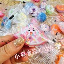 各种造型的软萌玩具，包括甜甜圈和各种甜点，例如蓬松的芝士蛋糕、饼干、吐司、华夫饼、冰淇淋等等，适合作为青少年生日礼物（款式和颜色随机搭配） - 彩色 - 查看 6