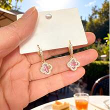 زوج من أقراط قطرة الدمع الفاخرة المطلية بالذهب عيار 18 قيراط والمرصعة بالزركونيا المكعبة الملونة، مناسبة للمناسبات الرسمية والزفاف للنساء