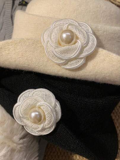 1pc Women's Retro Wool Felt Bell-Shaped Hat, Decorated With Camellia Flowers And Pearls, Classic Asymmetric Brim, Suitable For Autumn/Winter, Elegant Floral Brooch Decoration, Women's Formal Occasion (Wedding/Party/Church/Daily) Headwear