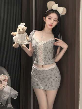 性感内衣 法国纯甜美蕾丝印花短袖夏季提臀裙 可外穿家居服 包括：一件外套和一条短裤和一条裙子。