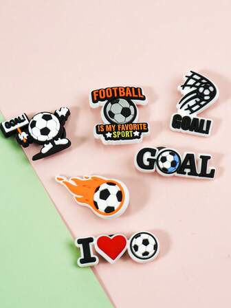 6个足球和字母形状的鞋饰