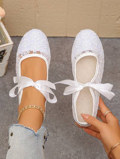 1 Pair Vintage Women's Shoes, Lace Bow Tie Lace-Up Embroidered Hollow Vamp, Rhinestone Flower Decor, Breathable Comfortable Soft Sole Slip-On Shoes, Suitable For Party, Date, Dance, Daily Casual, Beach, Indoor, Campus