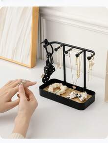 Stojak ekspozycyjny na biżuterię, wiszący na biurko kolczyk, naszyjnik, bransoletka, pierścionek, klucz, akcesoria do włosów, organizer na gumki, wieszak na biżuterię z żelaza, drewniana taca - Czarne - Zobacz 10