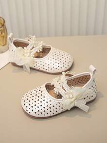 1 Pair Girls' Fashion Lace Bow Elegant Embroidered Floral Minimalist Floral Trim Handmade Faux Pearl Laser Perforated Faux Pearl PU Breathable TPR Non-Slip Sole Strap Round Toe Soft Wear-Resistant Princess Sandals, Suitable For Dresses, Piano Performance, Spring/Summer/Autumn - Beige - View 5