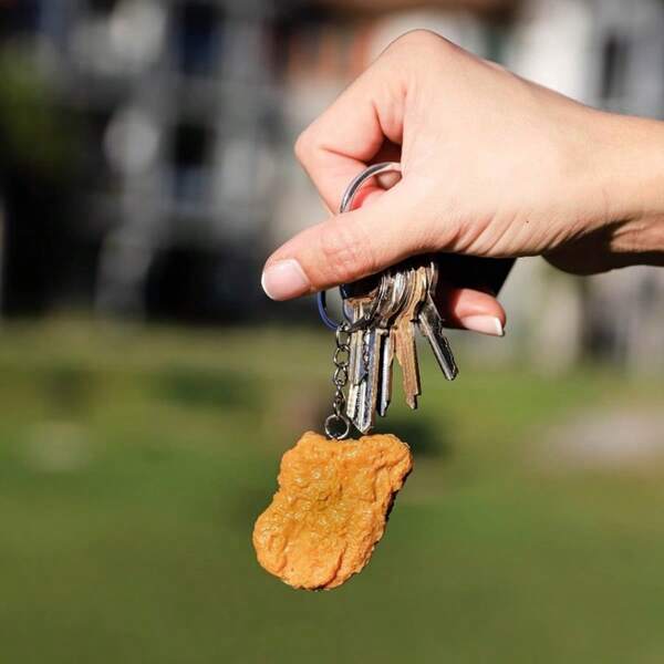 1pc Realistic Chicken Meat Keychain - Lifelike Fried Chicken Keychain, Cute Car And Backpack Accessory, Decorative Women Keychain With Ring Clasp, Suitable For Valentine's Day Gift And Wallet Decoration