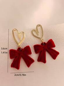 一对红色毛绒心形蝴蝶结耳环，简约时尚，适合秋冬季佩戴，散发着高端甜美优雅的气息，是女性在圣诞节、情人节和其他节日佩戴的完美之选。 - 愛心蝴蝶結 - 查看 6